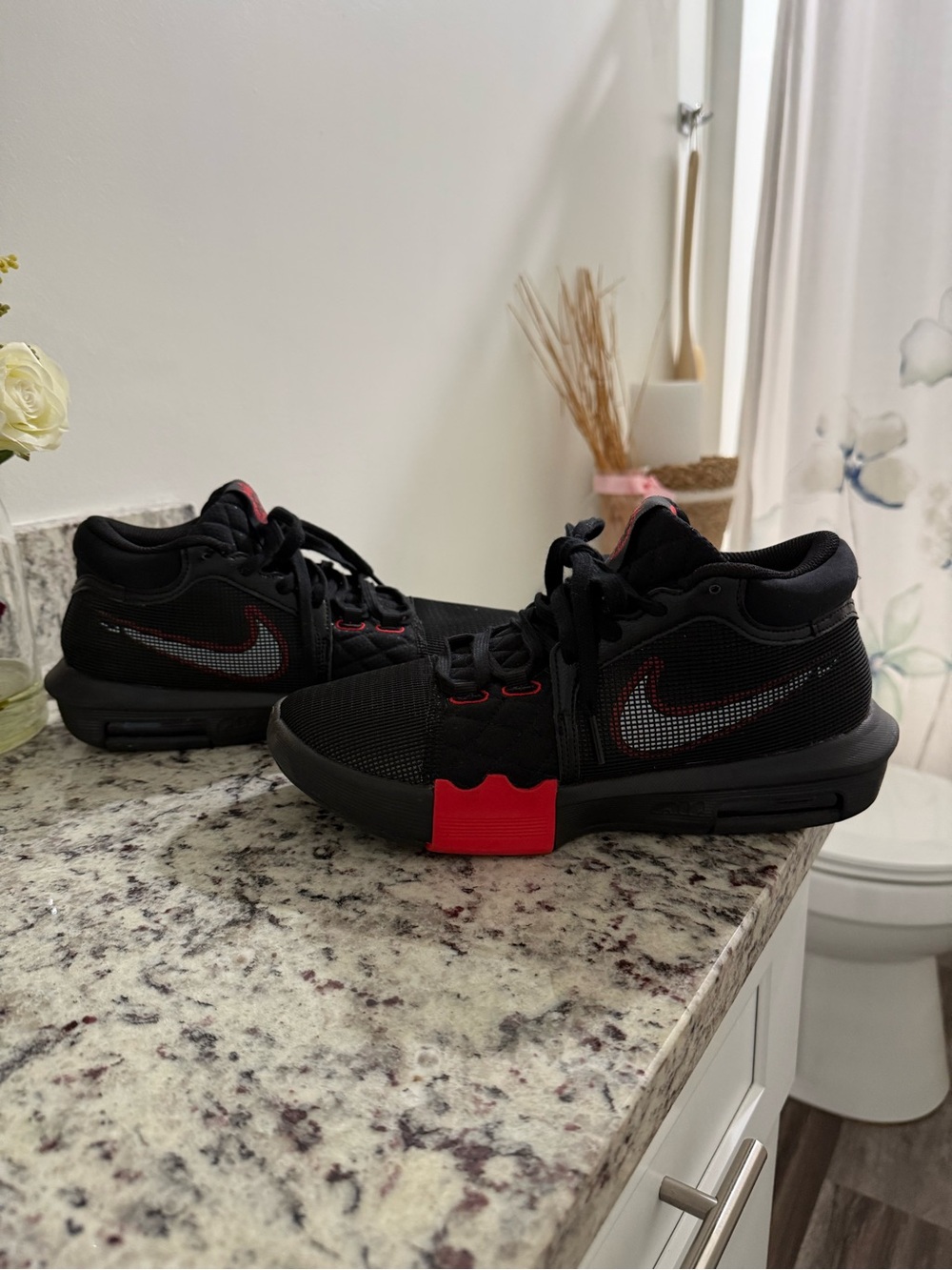 Nike Black and Red Low-Top Training Sneakers